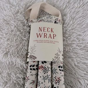 🐳Weighted NECK WRAP, brand new in package, use hot 🔥 or 🥶 cold 🐳